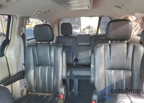 2016 Chrysler Town & Country Touring z USA, uszkodzony, nr VIN 2C4RC1BG7GR297377